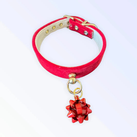 Velvet Gift Wrap Bow Dog Collar – Luxury Holiday Pet Collar Bark Fifth Avenue