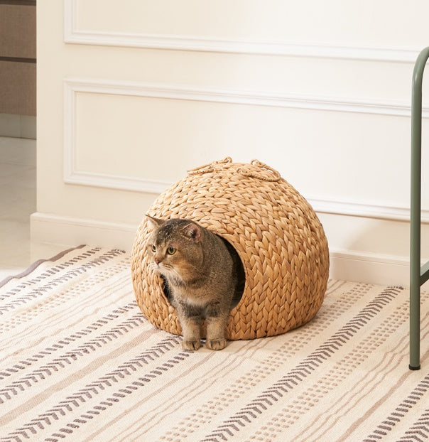 Gertrude Woven Water Hyacinth Cat Bed – Natural Rattan Design with Handle