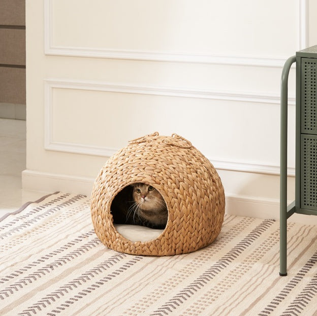 Gertrude Woven Water Hyacinth Cat Bed – Natural Rattan Design with Handle