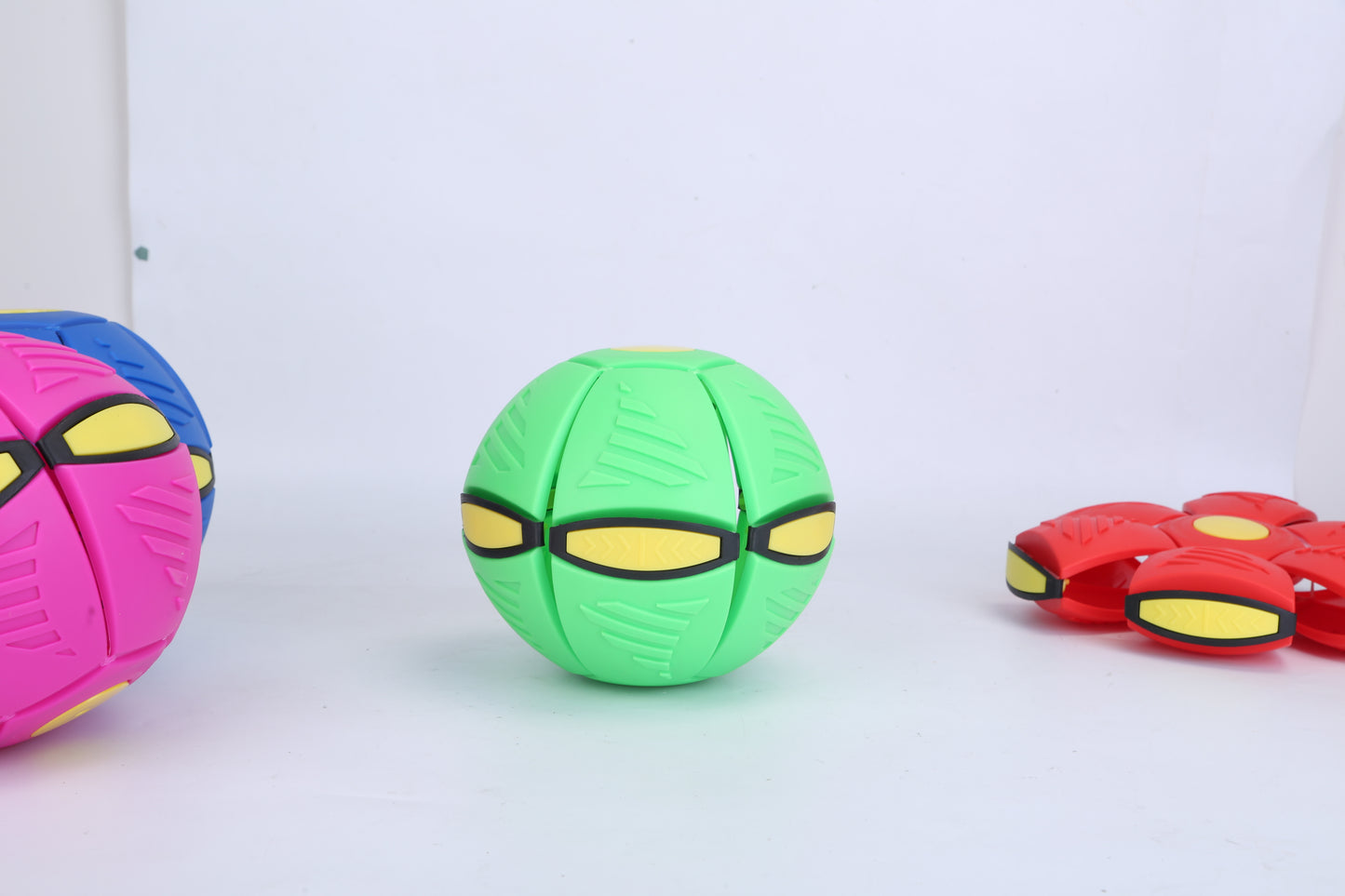 4 Pack Flying Saucer Ball – Electric Colorful Flying UFO Toy with LED Lights for Pets & Kids (Outdoor Interactive Play)