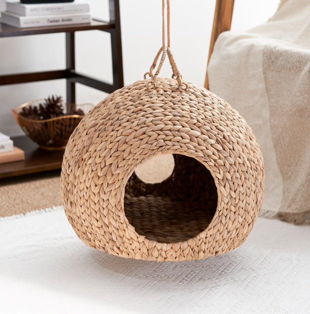 Gertrude Woven Water Hyacinth Cat Bed – Natural Rattan Design with Handle